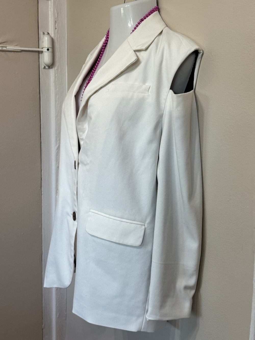 Preloved Future Collective Kahlana Barfield-Brown Open Shoulder Oversized Blazer - Picture 4 of 9